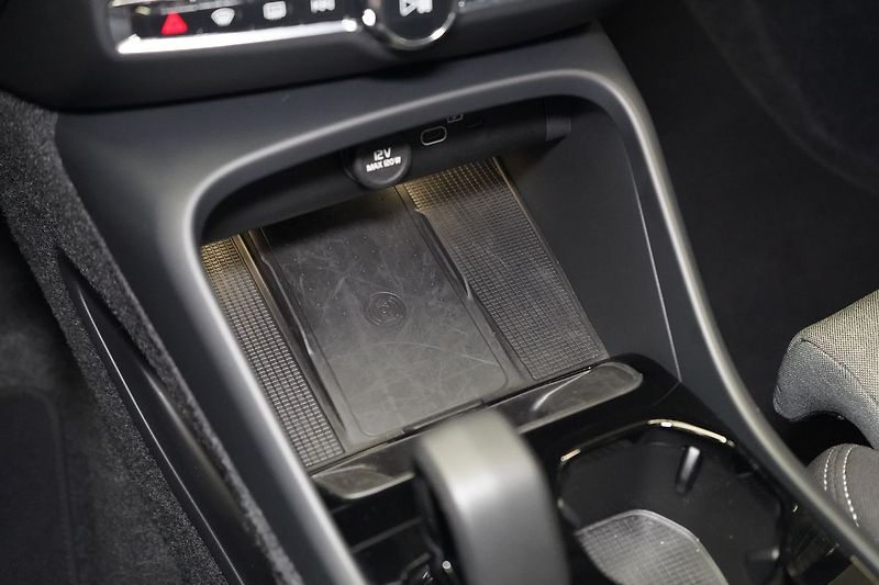 Volvo XC40 B4 PLUS Dark, 360°, LED Pixel - fotka 34 z 42