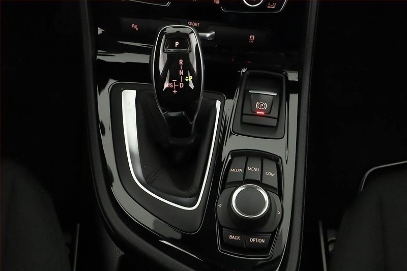 BMW Řada 2 (2018) 218i Gran Tourer, Automat - fotka 10 z 20