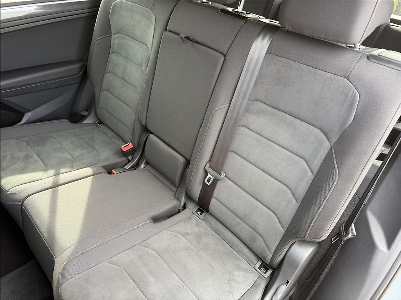 Volkswagen Tiguan Allspace 2.0 TSI 4Motion/Virtual/7míst - fotka 25 z 30