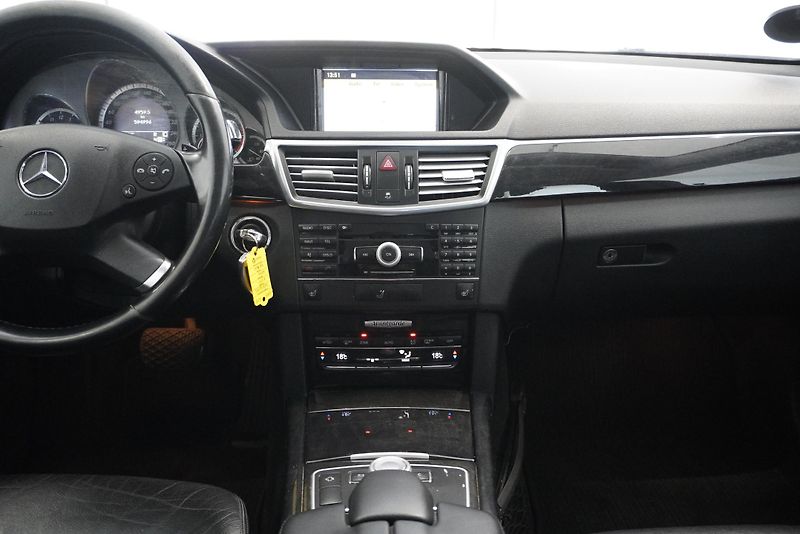 Mercedes-Benz Třídy E (2009) E350 3,0 CDI AVANTGARDE AUT. - fotka 22 z 26