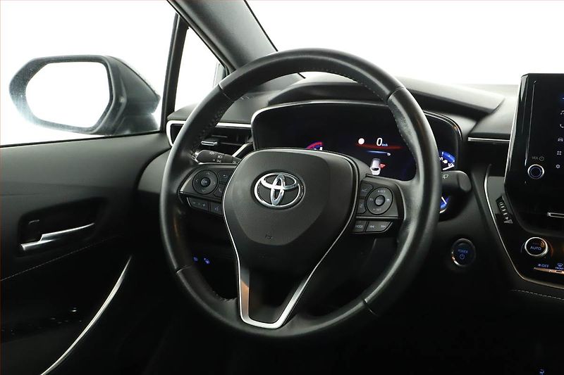 Toyota Corolla (2022) 2.0 Hybrid - fotka 8 z 18