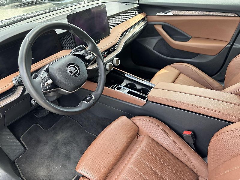 Škoda Superb (2024) Combi 2.0 TDI DSG L&K - fotka 7 z 33