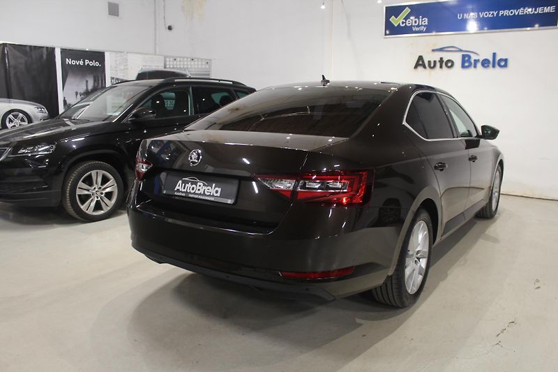 Škoda Superb (2015) 2.0TDI DSG STYLE+ Navi LED - fotka 12 z 43