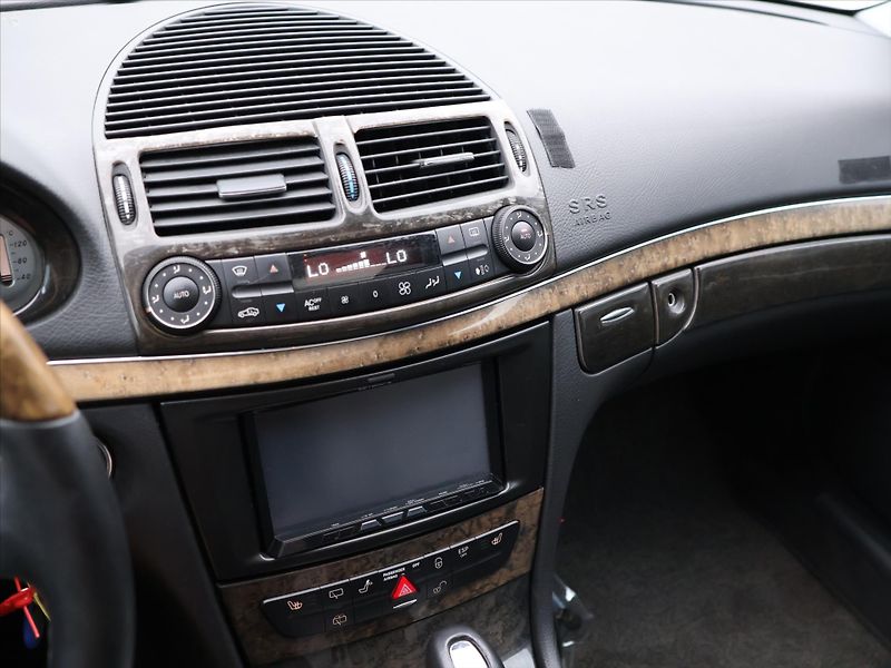Mercedes-Benz Třídy E 3,2 E320 165kW AMG Paket - fotka 18 z 28