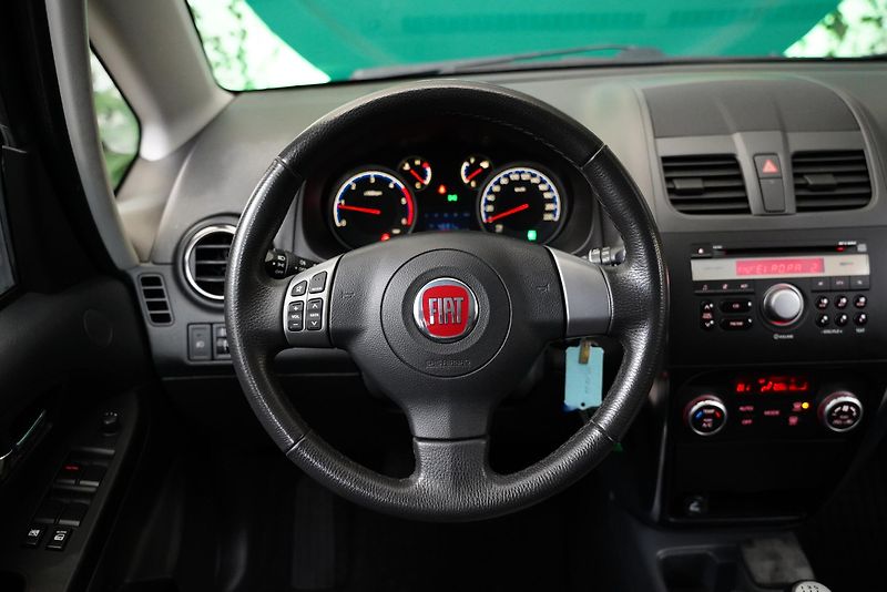 Fiat Sedici - fotka 16 z 23