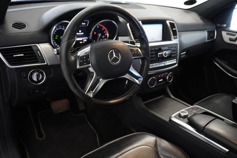 Mercedes-Benz GL GL350 3,0D V6 4MATIC AUT. - fotka 15 z 36