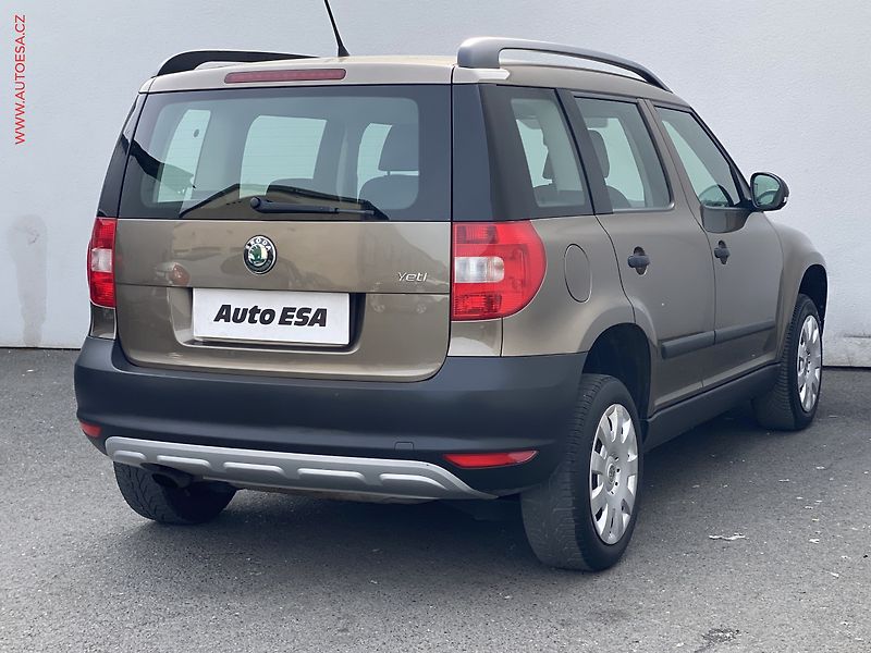 Škoda Yeti (2012) 1.2 TSi, AC, výhřev sed - fotka 4 z 16