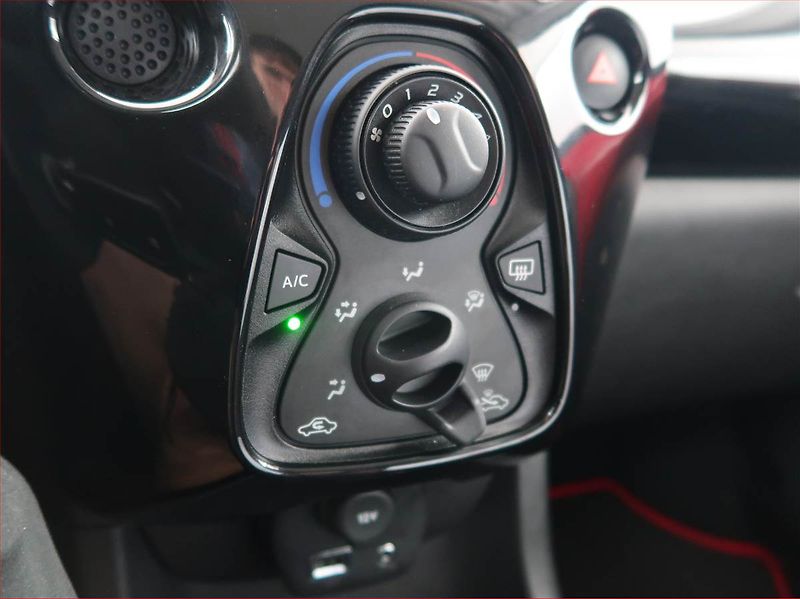 Toyota Aygo (2018) 1.0 VVT-i, Serv.kniha - fotka 16 z 18