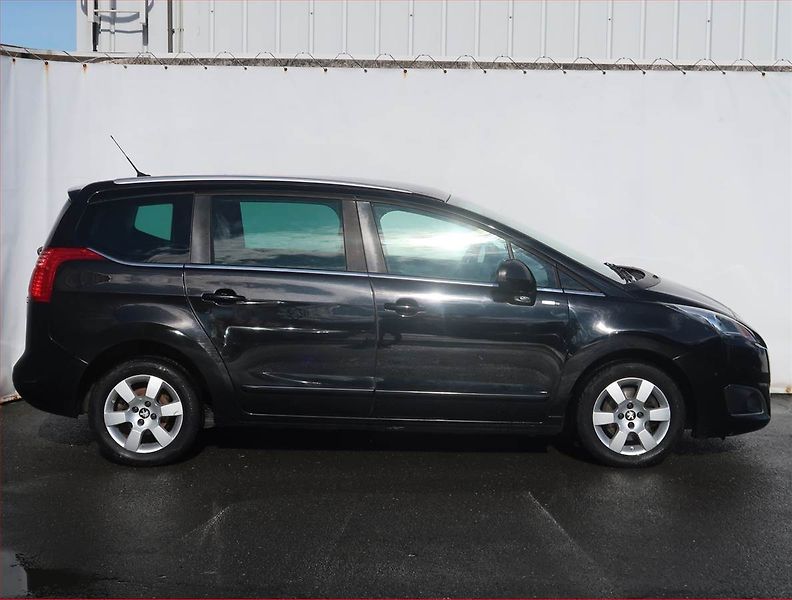 Peugeot 5008 (2016) 1.6 BlueHDi, Navi, Tempomat - fotka 6 z 19