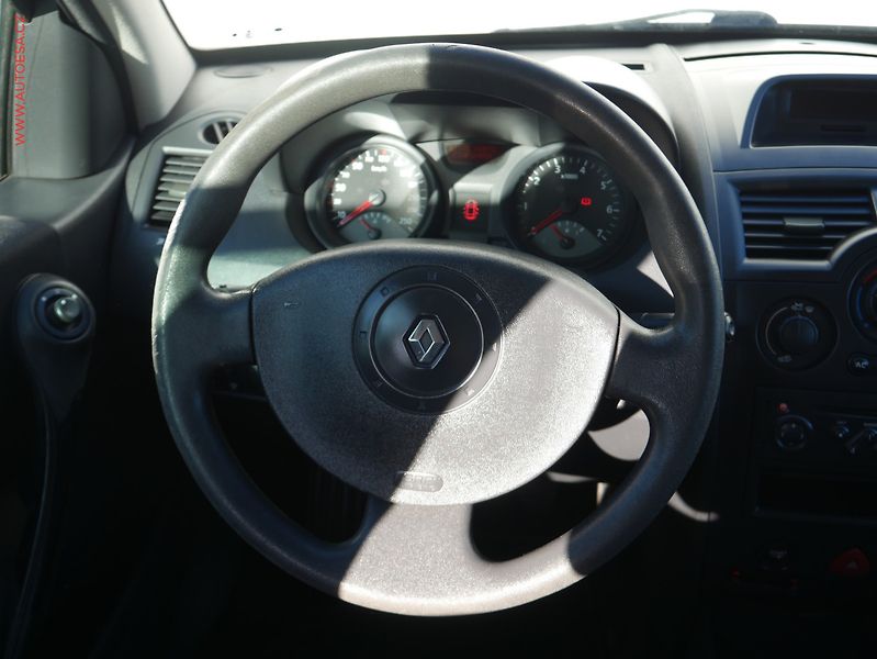 Renault Mégane (2003) 1.4 i, AC - fotka 13 z 14