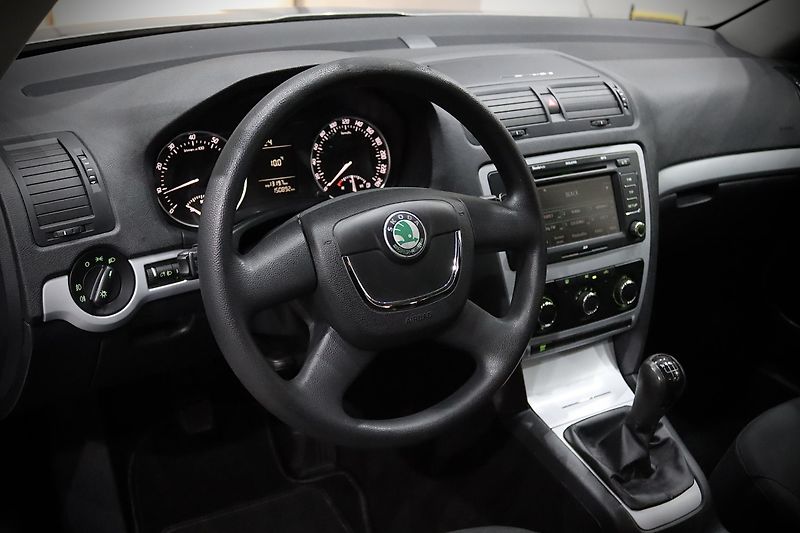 Škoda Octavia 2 FL Combi 1.6 MPI 75 kW - fotka 11 z 28