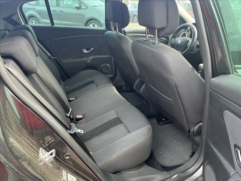 Renault Mégane 1,6 i KLIMA ALU 2x KOLA - fotka 12 z 36