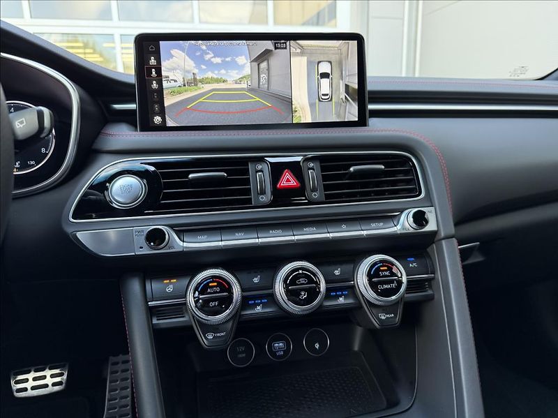 Genesis G70 2,0 T AWD  SB Sport Panorama - fotka 18 z 25