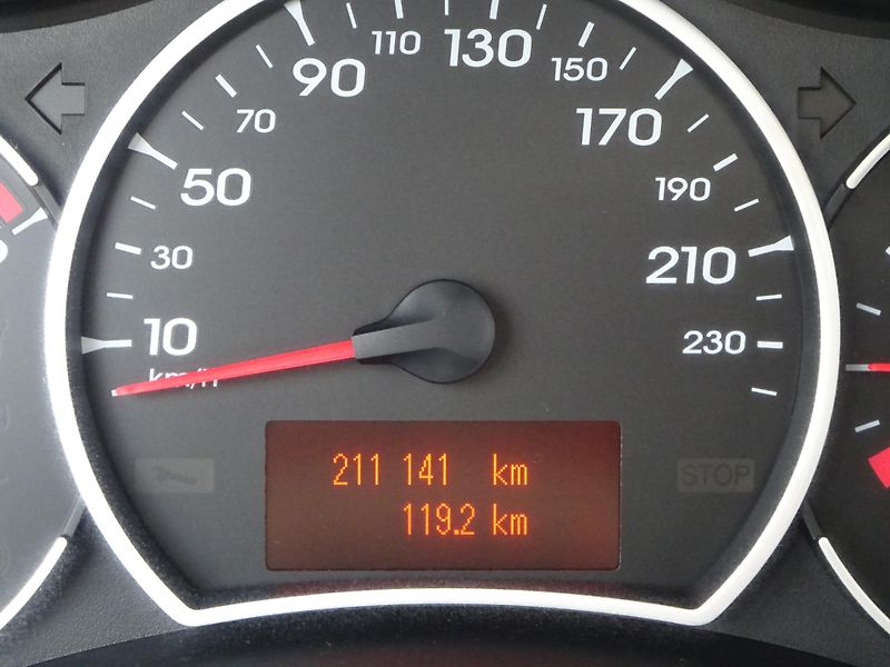 Renault Koleos 2.0dCi 110kW AUTOMAT 4x4 ČR - fotka 25 z 32