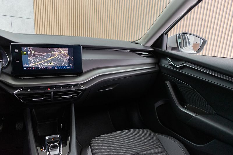 Škoda Octavia 2.0 TDI DSG*ACC*MIRROR-LINK* - fotka 9 z 35