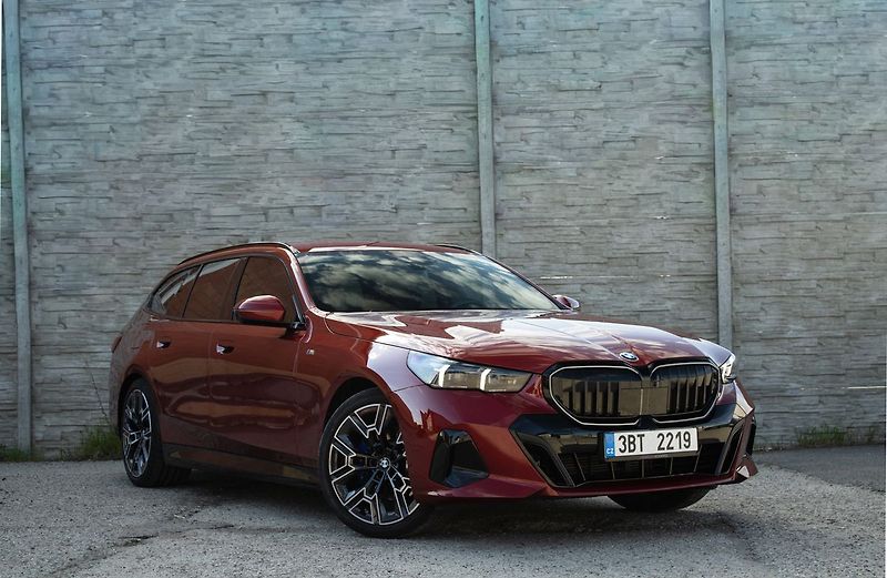 BMW Řada 5 - fotka 3 z 24