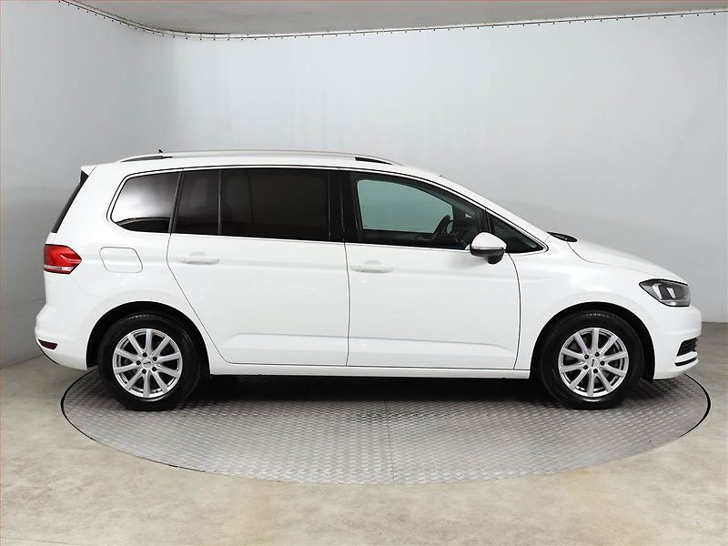 Volkswagen Touran (2021) 1.5 TSI - fotka 6 z 16