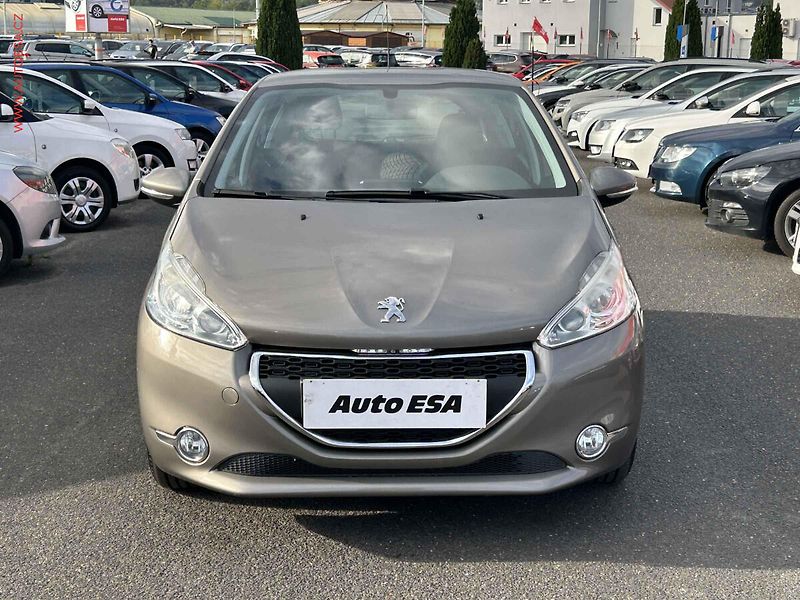 Peugeot 208 (2012) 1.2 i, 1.maj,ČR, Active - fotka 2 z 17