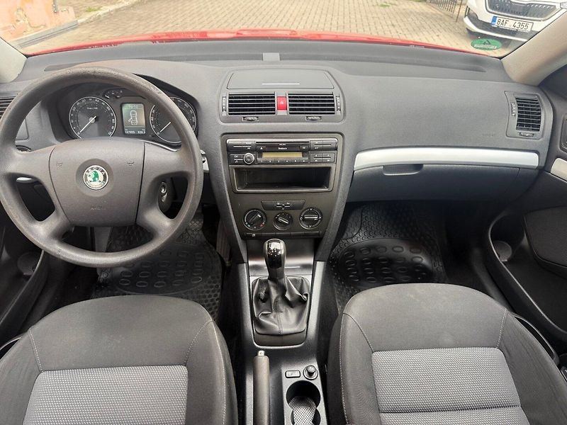 Škoda Octavia (2007) 1.6 MPI - fotka 7 z 14