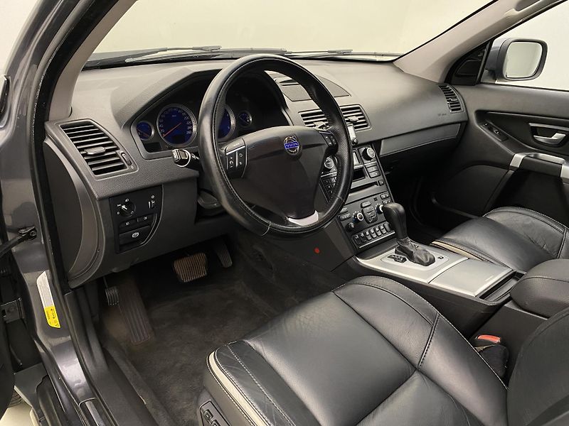 Volvo XC90 D5 AWD SPORT AUT CZ - fotka 4 z 42