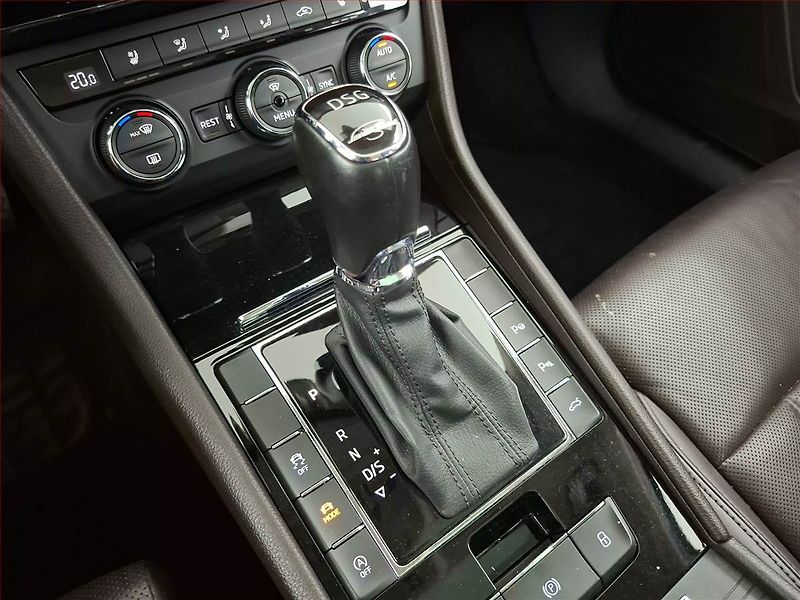 Škoda Superb (2015) Laurin&Klement 2.0 TDI 4x4 - fotka 15 z 25
