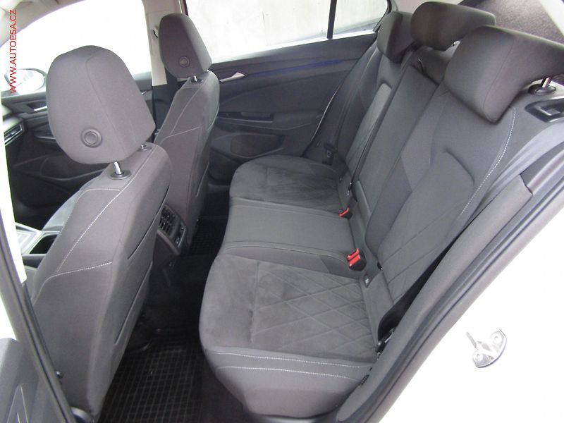 Volkswagen Golf (2020) 1.5 TSi, Style, LED, navi - fotka 10 z 22