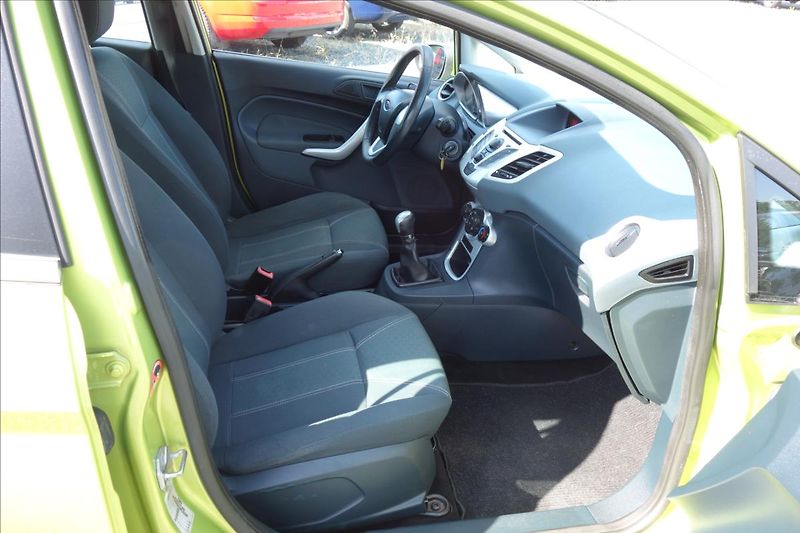 Ford Fiesta 1,2 i, ČR, KLIMATIZACE. - fotka 11 z 30
