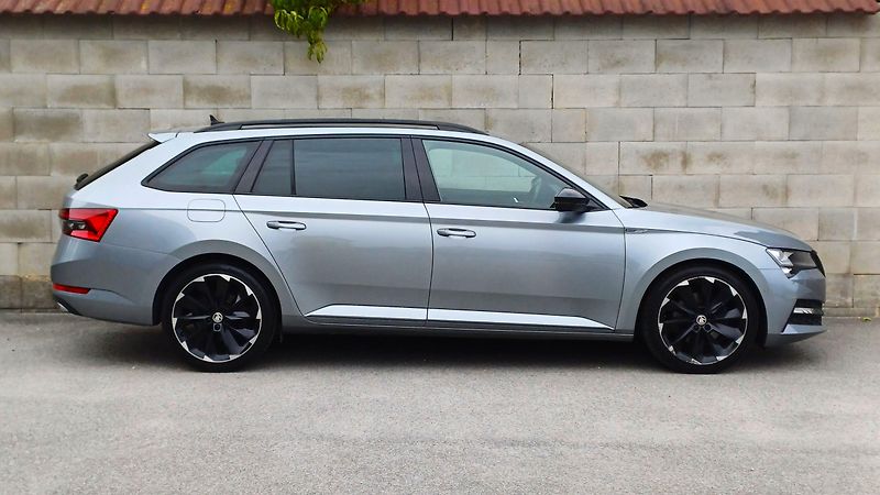 Škoda Superb 2.0TDI 140kW 4x4-WEBA-PANO-DPH - fotka 4 z 49