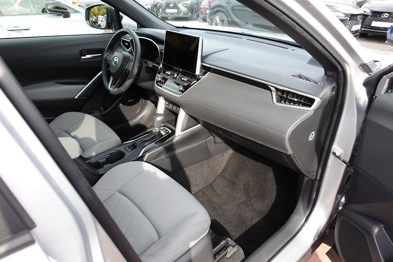Toyota Corolla Cross 1,8 HEV Comfort Tech FWD - fotka 12 z 33