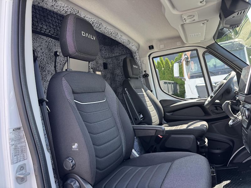 Iveco Daily (2026) 35S18, 3.0, SOUPRAVA ,TWINCAB - fotka 21 z 33