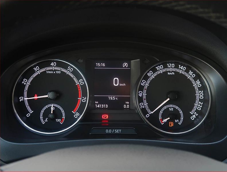 Škoda Rapid (2019) 1.0 TSI, Park. senzory - fotka 11 z 17