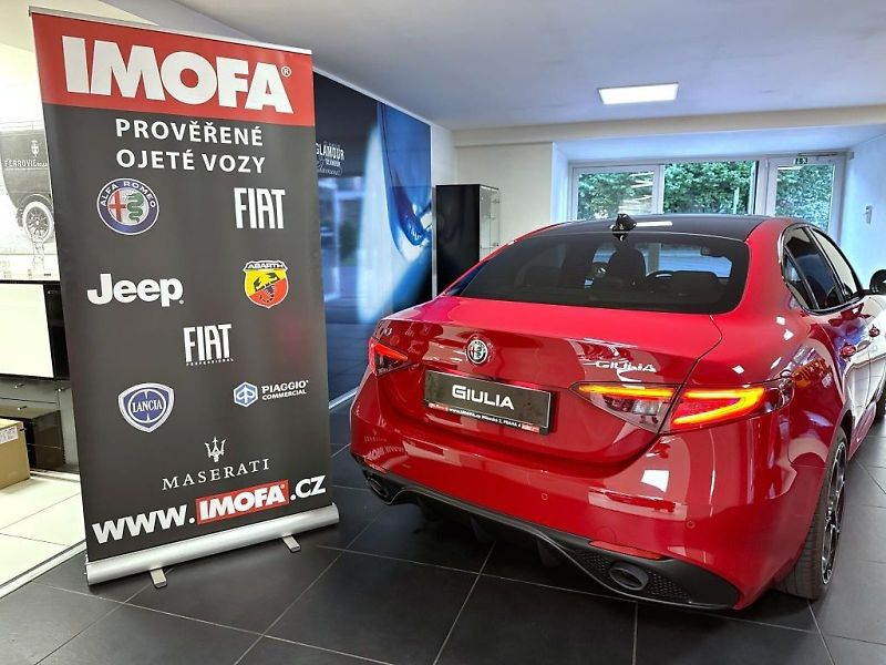 Alfa Romeo Giulia (2022) 2.0T 280k AT8 ZF Q4 4x4 Veloce - fotka 5 z 22
