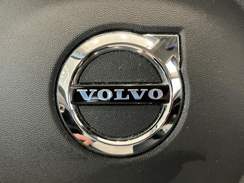 Volvo XC90 B5 AWD Momentum AT8 - fotka 45 z 48