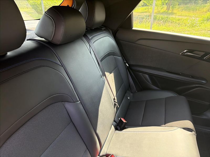 MG MG4 0,0 EV 150kW LUXURY Sport DPH - fotka 25 z 32