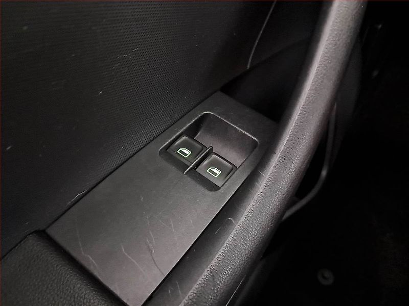 Škoda Rapid (2013) 1.2 TSI, ČR,1.maj - fotka 18 z 18