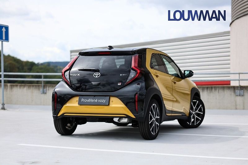 Toyota Aygo 1.5HEV GR SPORT - fotka 2 z 25