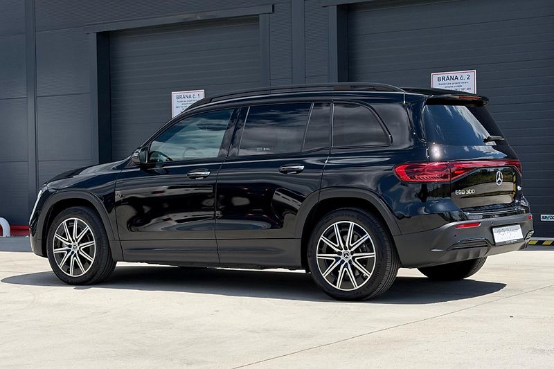 Mercedes-Benz EQB (2025) EQB 300 4Matic AMG Line - fotka 13 z 56