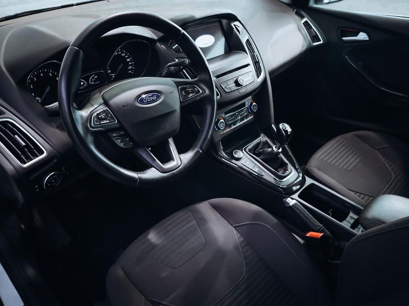 Ford Focus 1.5 EcoBoost Titanium - fotka 9 z 23
