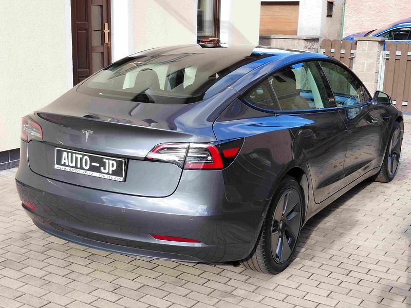 Tesla Model 3 RWD LED ACC 18ALU SOH 91,1% - fotka 3 z 19