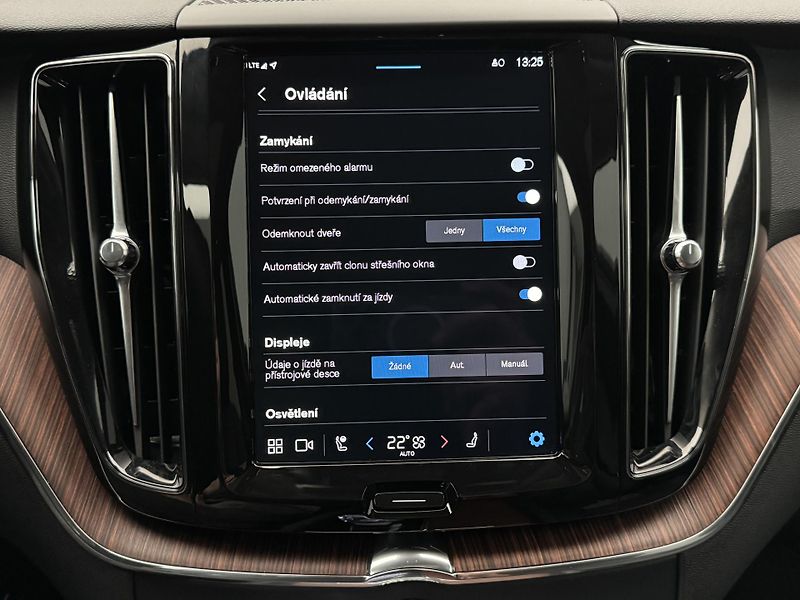 Volvo XC60 T8 AWD BRIGHT PLUS REZERVACE - fotka 43 z 48
