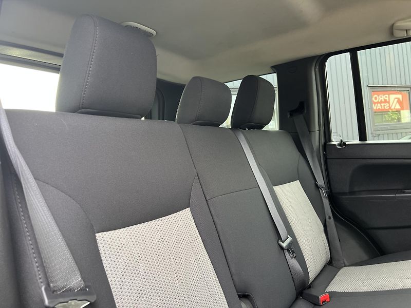 Jeep Cherokee 2.8CRD MANUÁL 6.R.ST. KLIMA - fotka 26 z 38