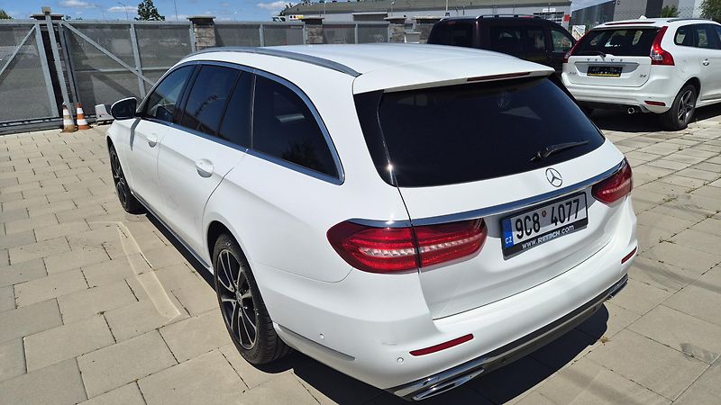 Mercedes-Benz Třídy E 350d 4Matic Exclusive - fotka 8 z 21