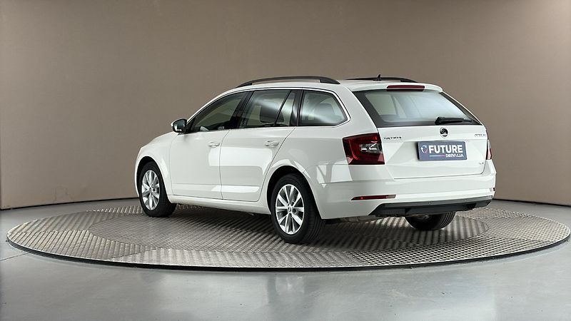 Škoda Octavia 2.0 TDI DSG 4x4 Style Combi - fotka 2 z 25