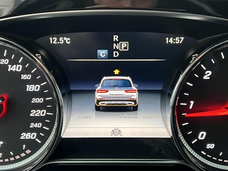 Mercedes-Benz Třídy E (2018) E 220D 4MATIC ALL TERRAIN - fotka 22 z 27