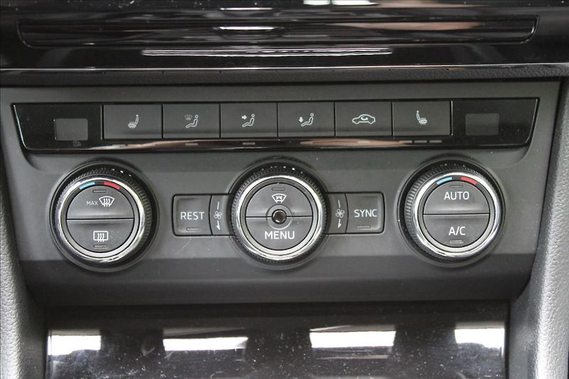Škoda Superb 2.0 TDI/Style/4x4/DSG/140kW/CZ - fotka 26 z 40