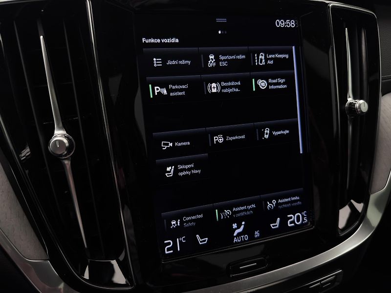 Volvo V60 CC MOMENTUM PRO AUT - fotka 34 z 48