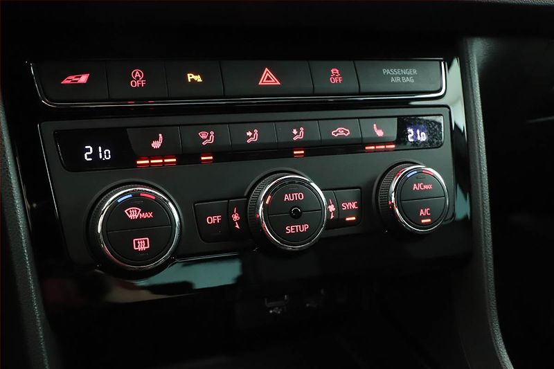 Seat Leon (2018) 2.0 TSI Cupra 300, CUPRA 300 - fotka 12 z 24