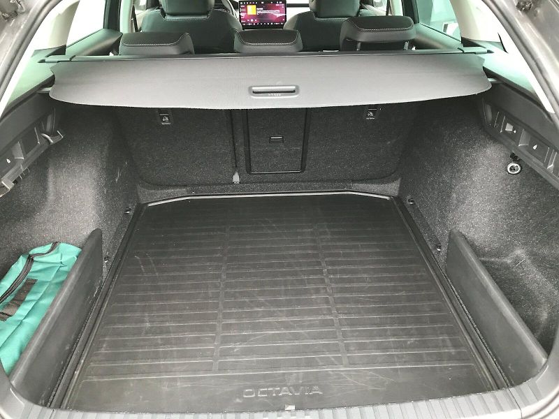 Škoda Octavia (2025) COMBI TOP SELECTION 1,5 TSI M- - fotka 10 z 28