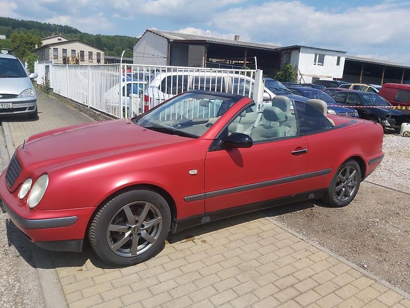 Mercedes-Benz CLK (1998)  320, 160 KW - fotka 17 z 41