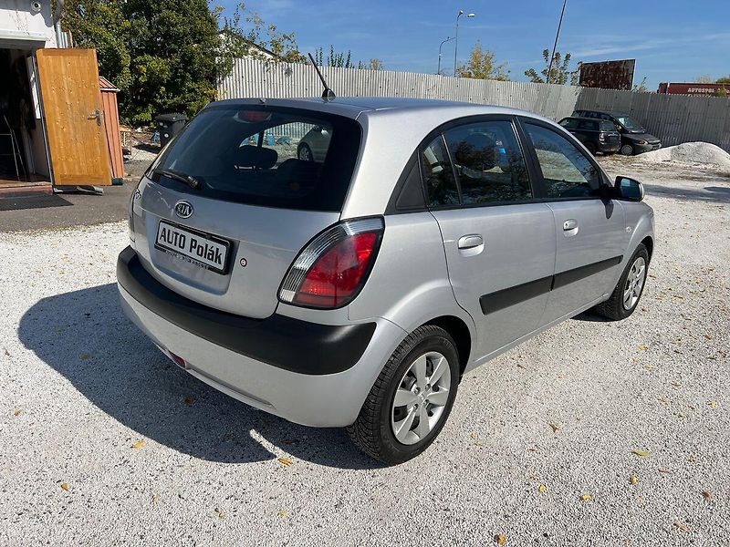Kia Rio 1.4 16V - fotka 11 z 16